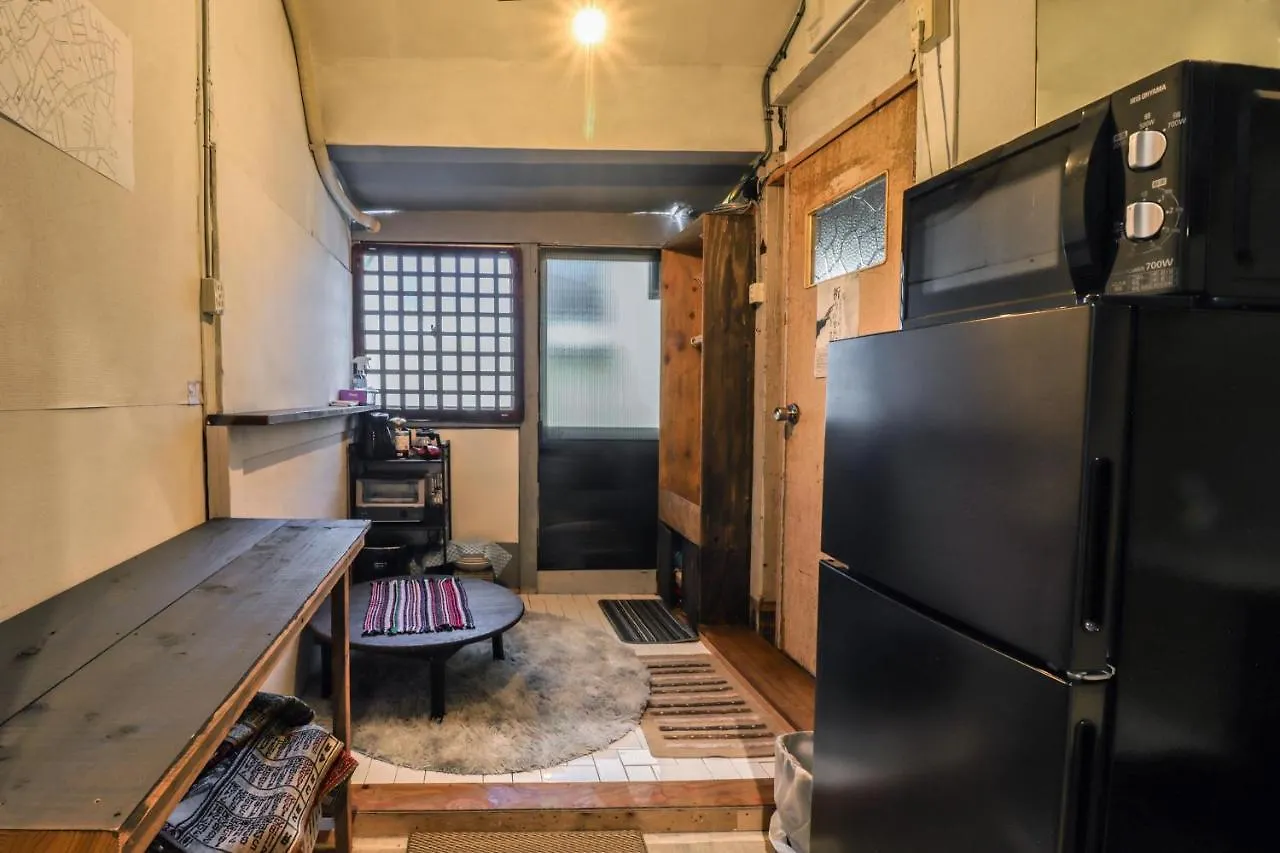 Guest house Kab Library And Residency 想像力の羽をもつ古民家長屋 Hotel Tokyo
