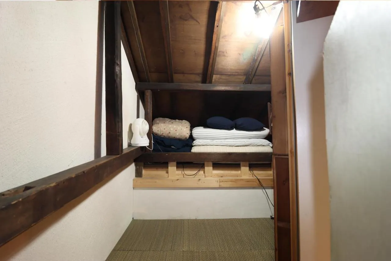 Guest house Kab Library And Residency 想像力の羽をもつ古民家長屋 Hotel Tokyo Japan