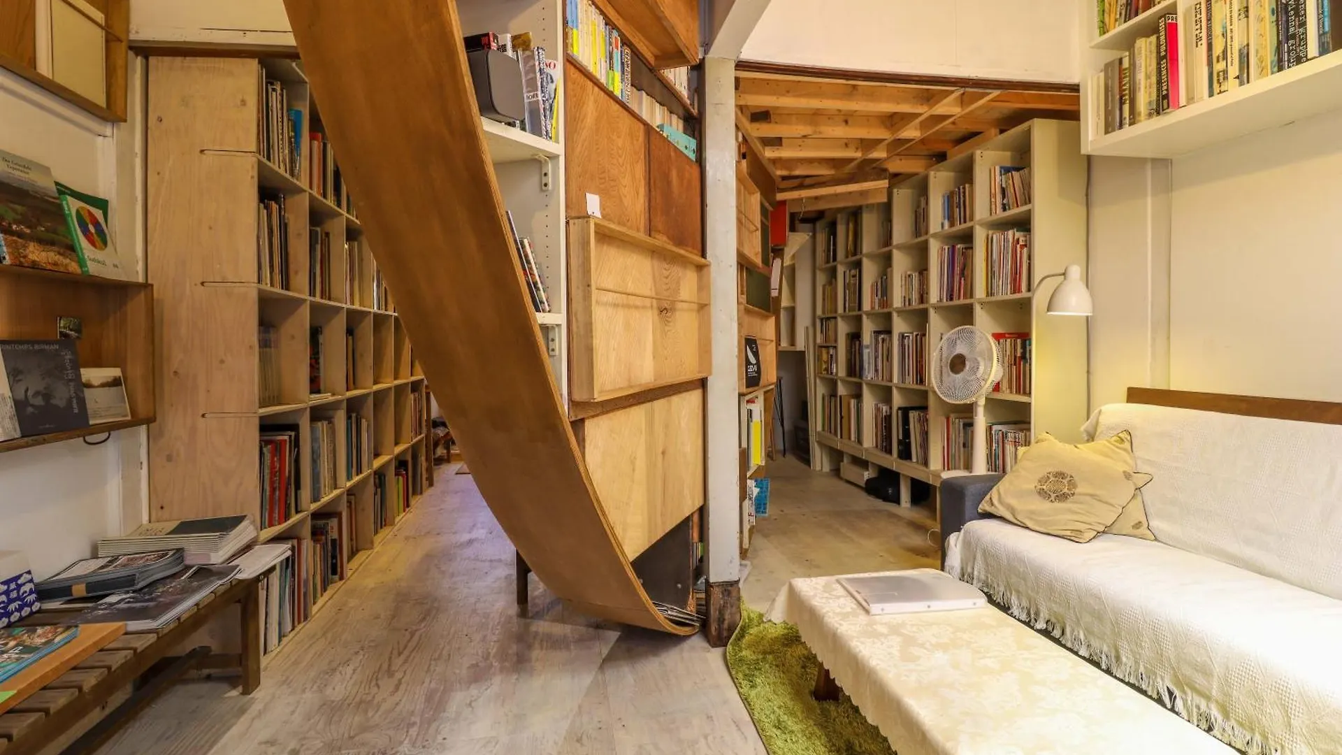 Guest house Kab Library And Residency 想像力の羽をもつ古民家長屋 Hotel Tokyo Japan